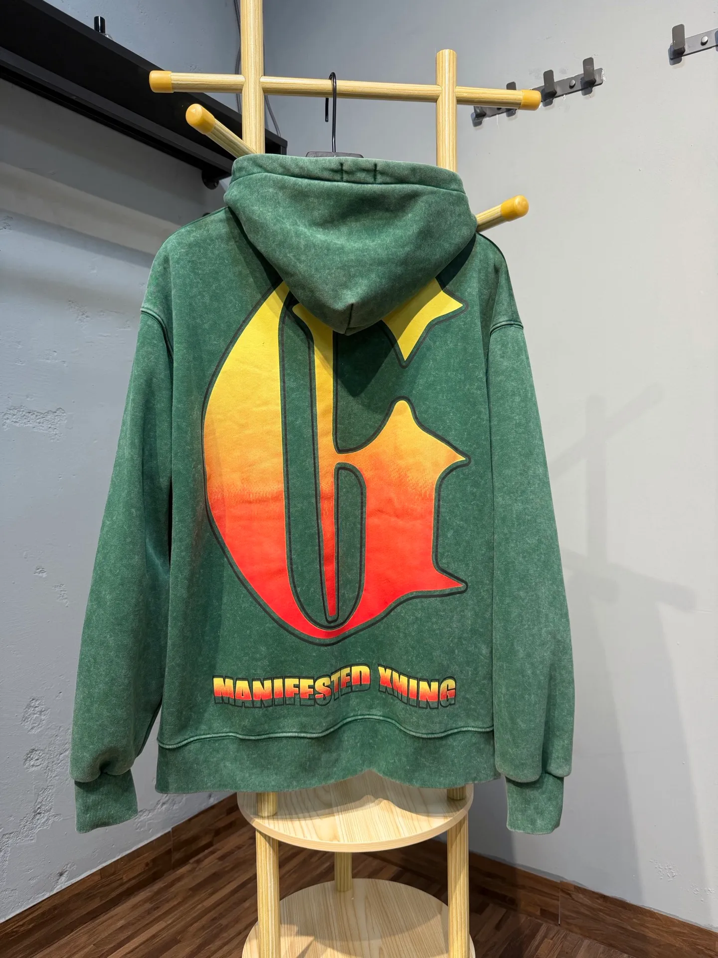G 6605# Washed and distressed Black/Washed postal green I In Stock real shot Godspeed cross-border American rock street washed Retro style hooded pocket sweatshirt (high-definition printing) Fabric (fabric): High-density cotton washed sweatshirt plus velvet and thickened Weight Sizes (size): S-M-L-XL Color (colour): Washed and distressed Black/Washed postal green